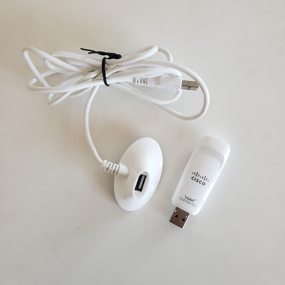 Cisco AM10 Wireless Adapter - Picture 1 of 3